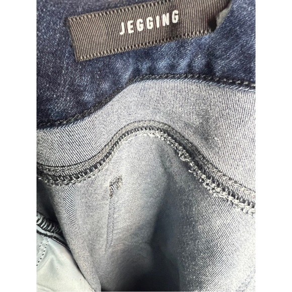 *NOT AVAILABLE* Torrid Size 20S Jegging Distressed Medium Wash
Premium Stretch - Picture 8 of 11